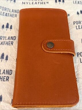 NEW Portland Leather Bifold Leather Wallet with Zipper pocket In Honey